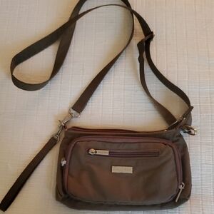 ⛄️Baggallini Green Crossbody Bag